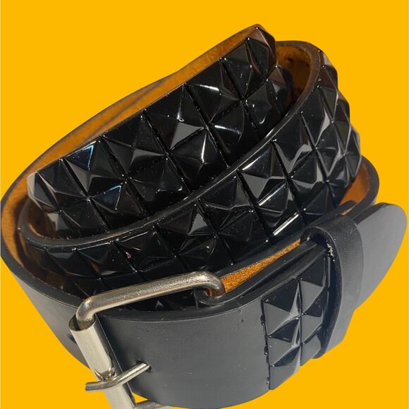 Pyramid Studded Genuine Leather Black Belt Medium Size With Silver Buckle - Picture 1 of 4